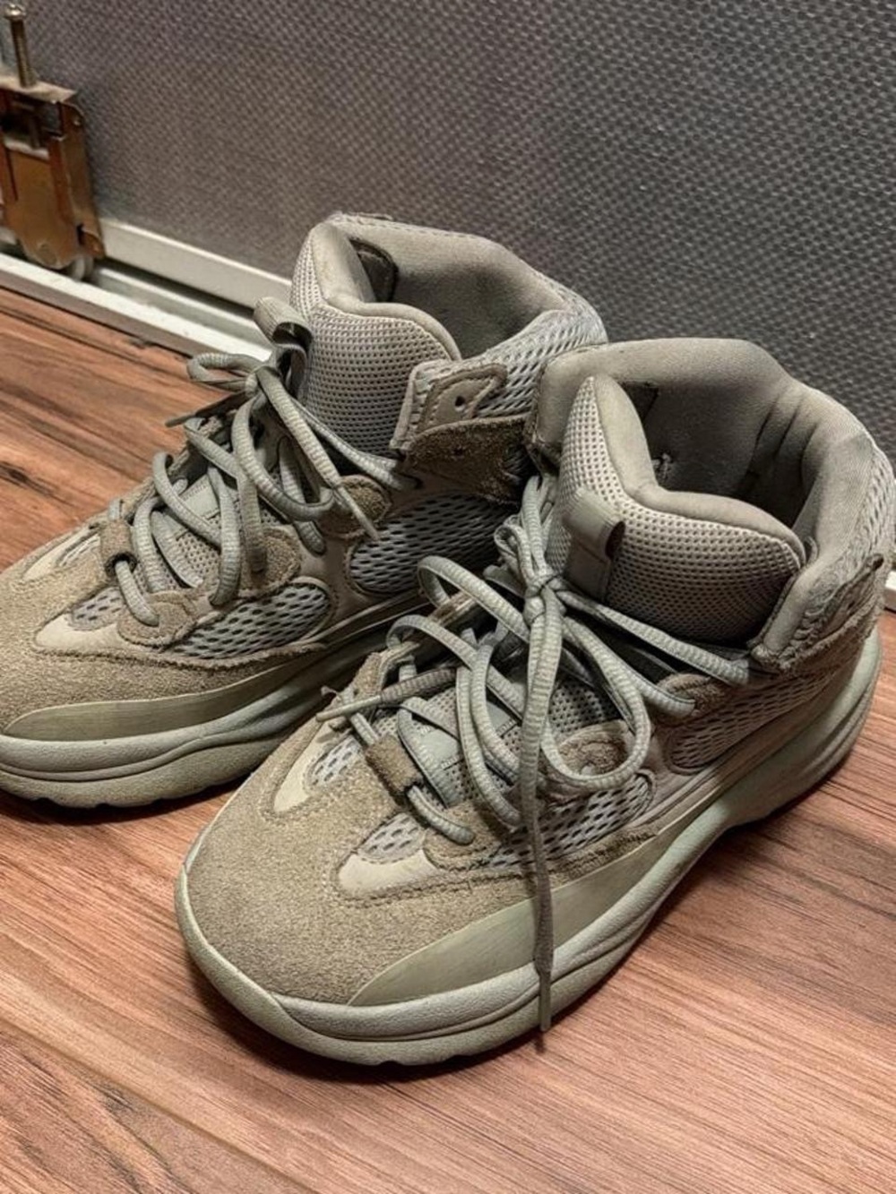 Yeezy adidas Kids High-Top Sneakers in Salt